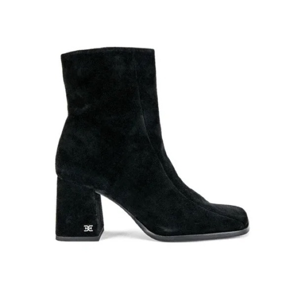 Elegant‎ Black Suede Ankle Boots - Picture 2 of 8